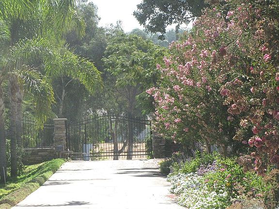 300 ft driveway with electric gate