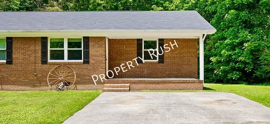 555 E Garden Farm Rd. "B" - Charming 2 bed/1 bath rental unit in North Georgia! $1,225/mo. — Photo 2