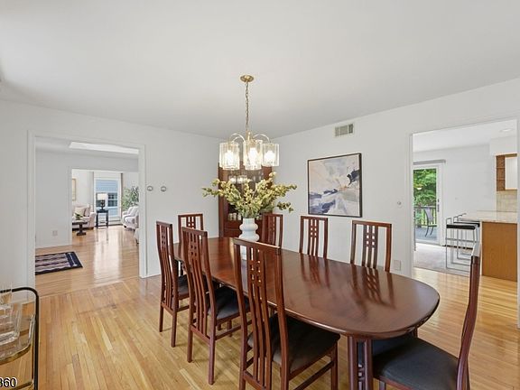 5th image of 4 Tania Ct