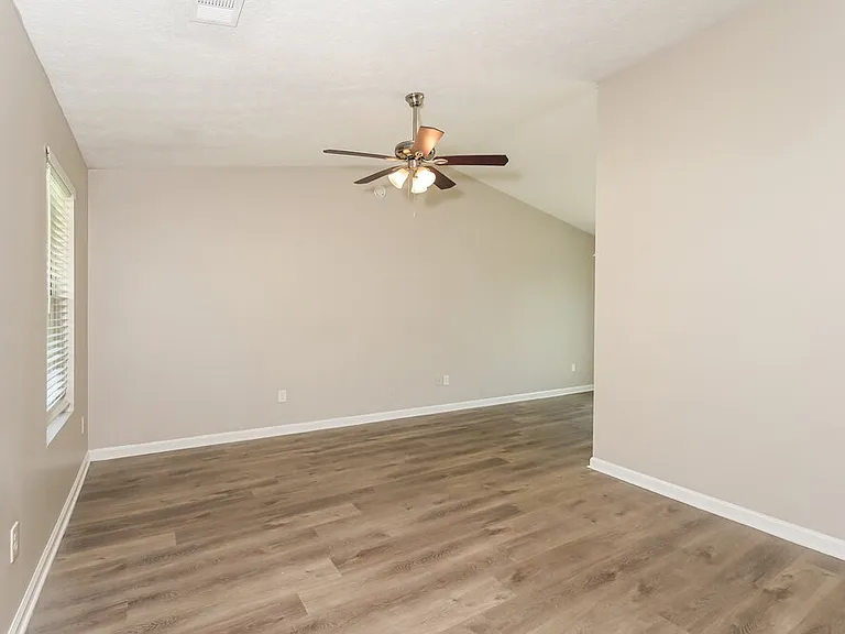 6149 Raleigh Oaks Ct — Photo 5