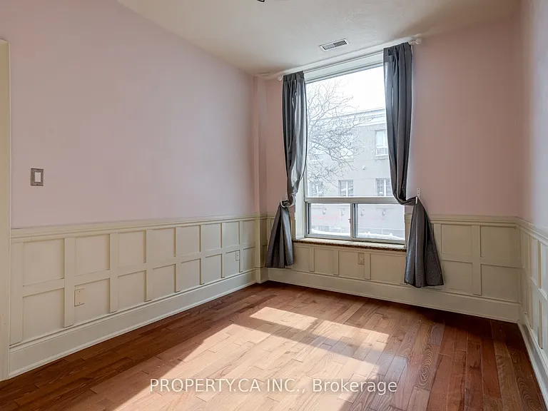 283 King St E #201 — Photo 14