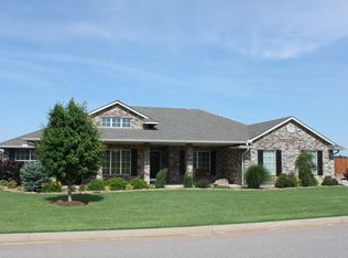 110 Riverview Dr, Clinton, OK 73601