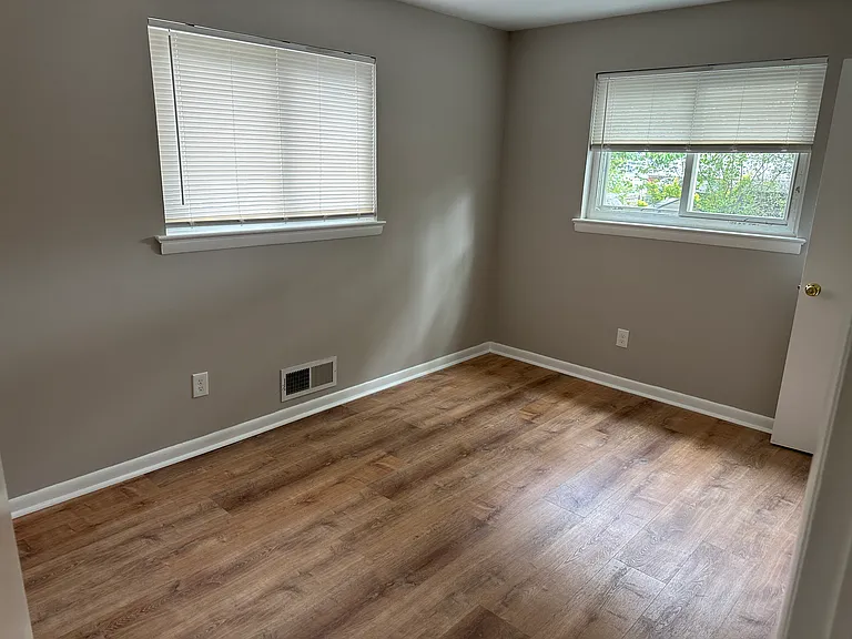 1710 N Pollard St — Photo 12