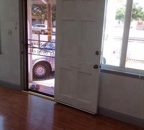 4th image of 526 Dewey Ave