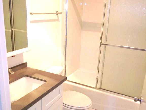 5th image of 868 S Kingsley Dr APT 105