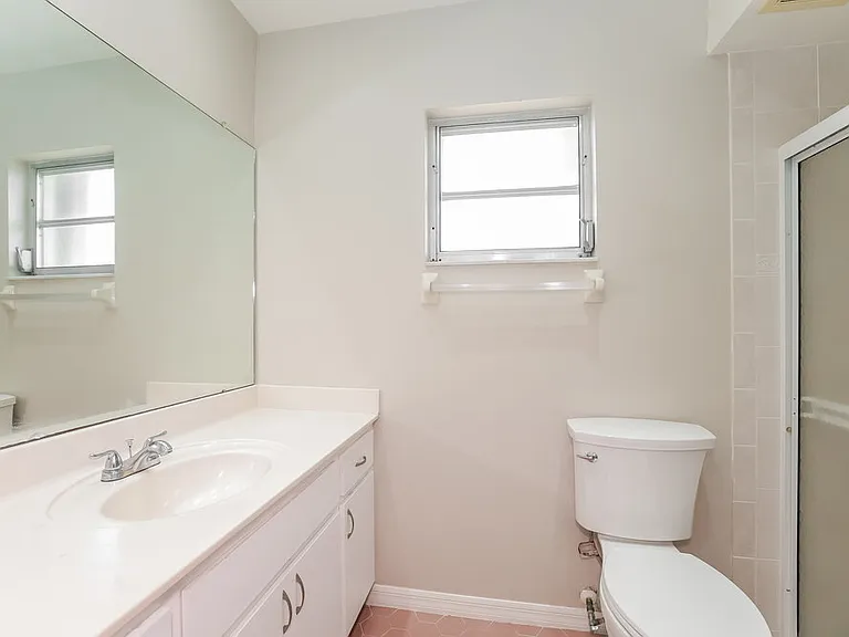 2130 SE 9th Ter — Photo 11