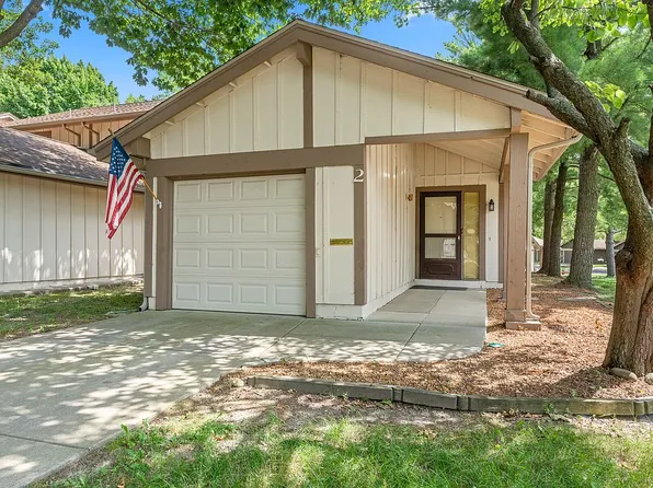 2 Whisperglen Ln, Springfield, IL 62704