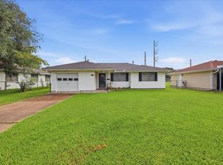 611 S 16th St, Nederland, TX 77627