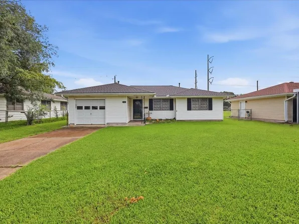 611 S 16th St, Nederland, TX 77627