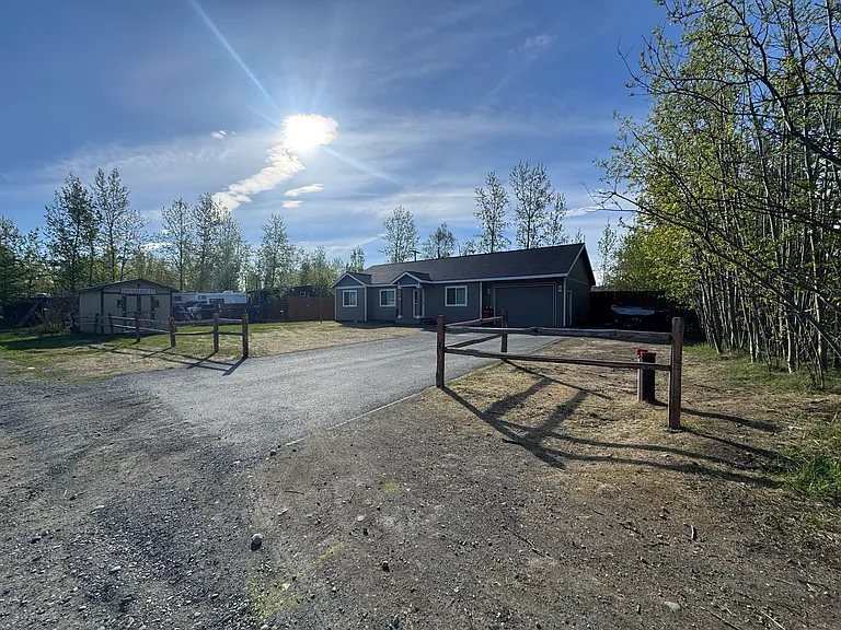 2174 E Totem Rd — Photo 2