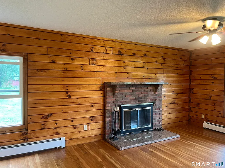 698 Leetes Island Rd — Photo 4