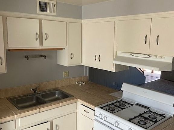 2nd image of 500 Broadway Blvd #14