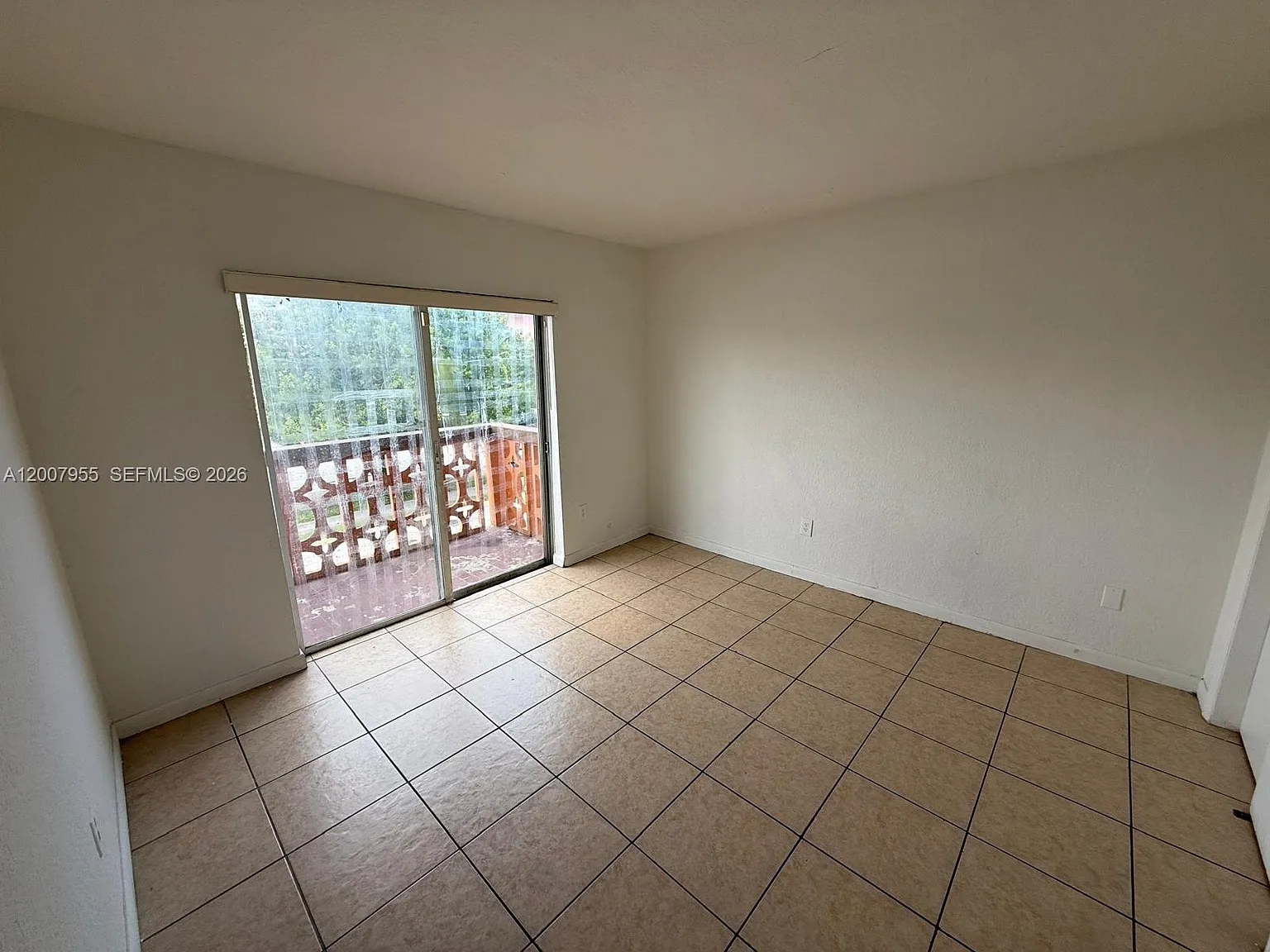 River Grand Ii Condo — Photo 2