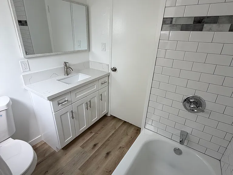 1331 Havenhurst Dr #207 — Photo 2