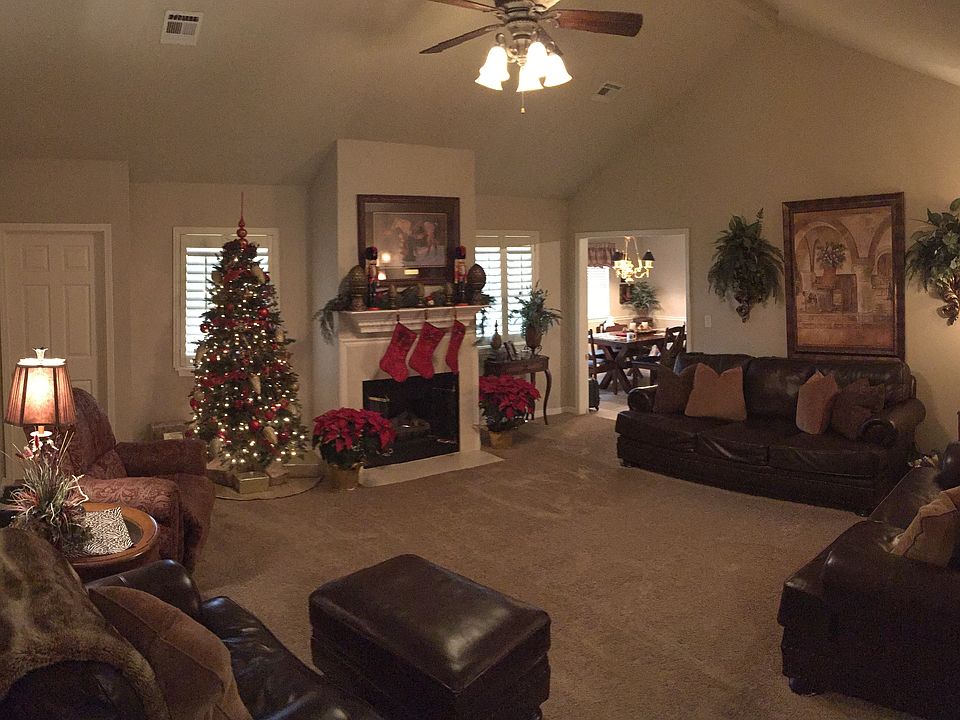 Very Spacious Living Room