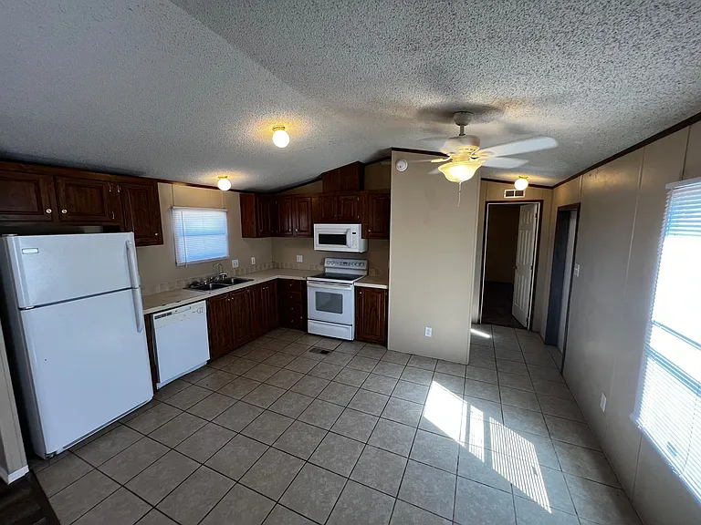 3900 Weston St — Photo 21