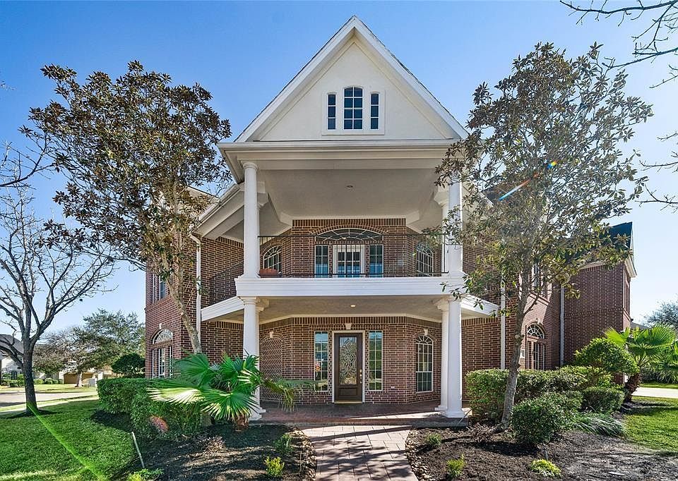 1st image of 2018 Shadow Bend Dr