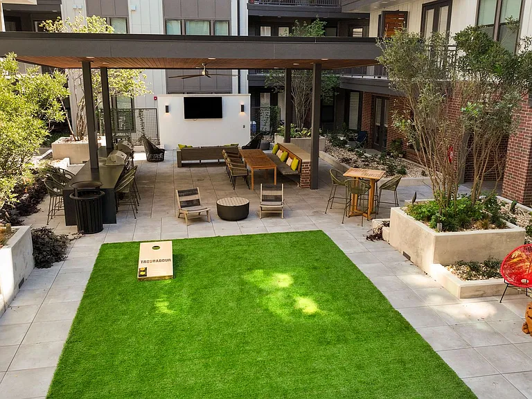 Troubadour Apartments — Photo 64
