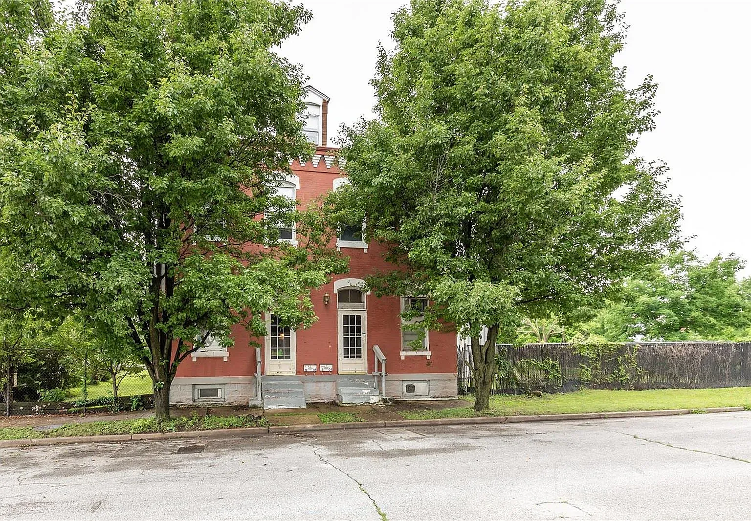 2 bed, 850 sqft, $1,100 — Photo 1