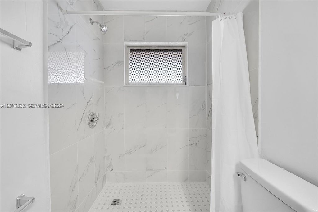 1050 E Sample Rd APT 309, photo 9