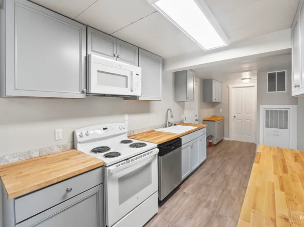 9226 W Irving St, Boise, ID 83704