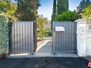 10948 Fruitland Dr, Studio City, CA 91604