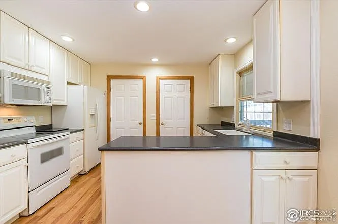 589 W Mulberry St — Photo 9
