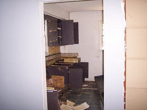 4th image of 852 N 72nd St