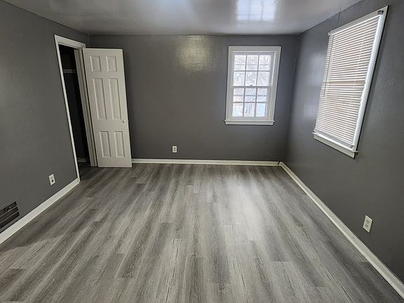 4th image of 371 Millicent Ave