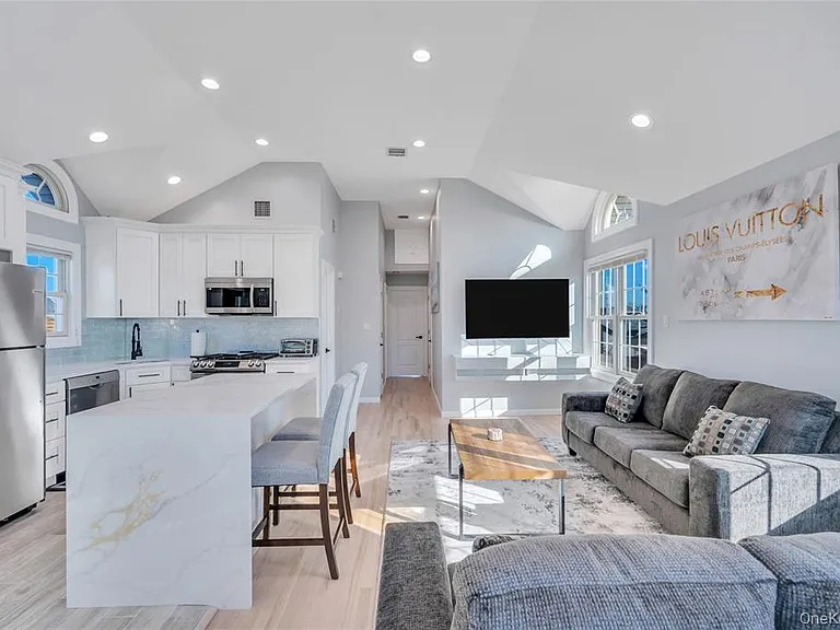 68 Brookline Ave #UPPER — Photo 3
