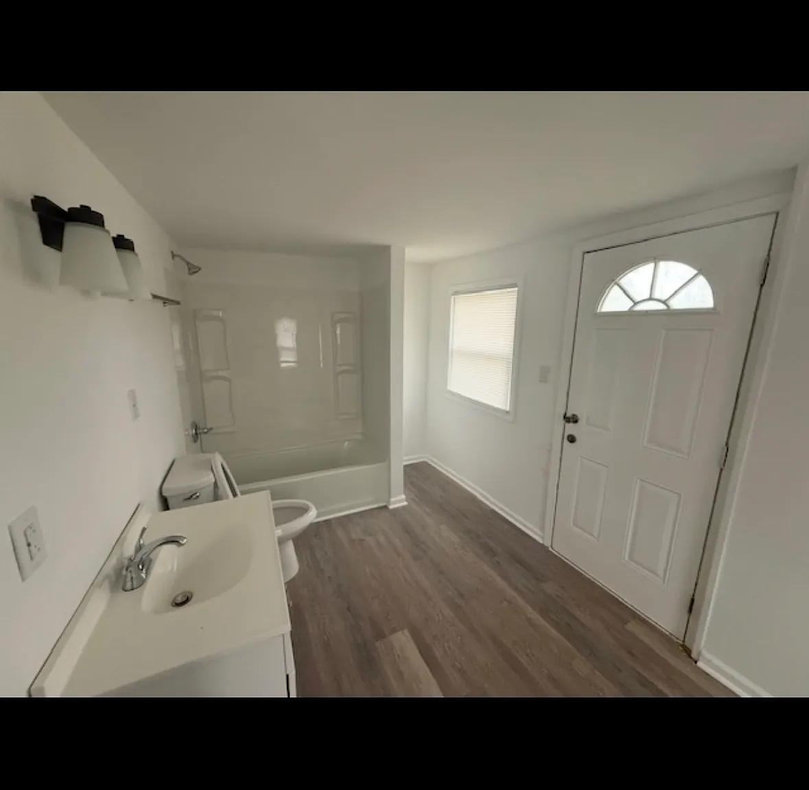 5 bed, 2100 sqft, $1,975 — Photo 3