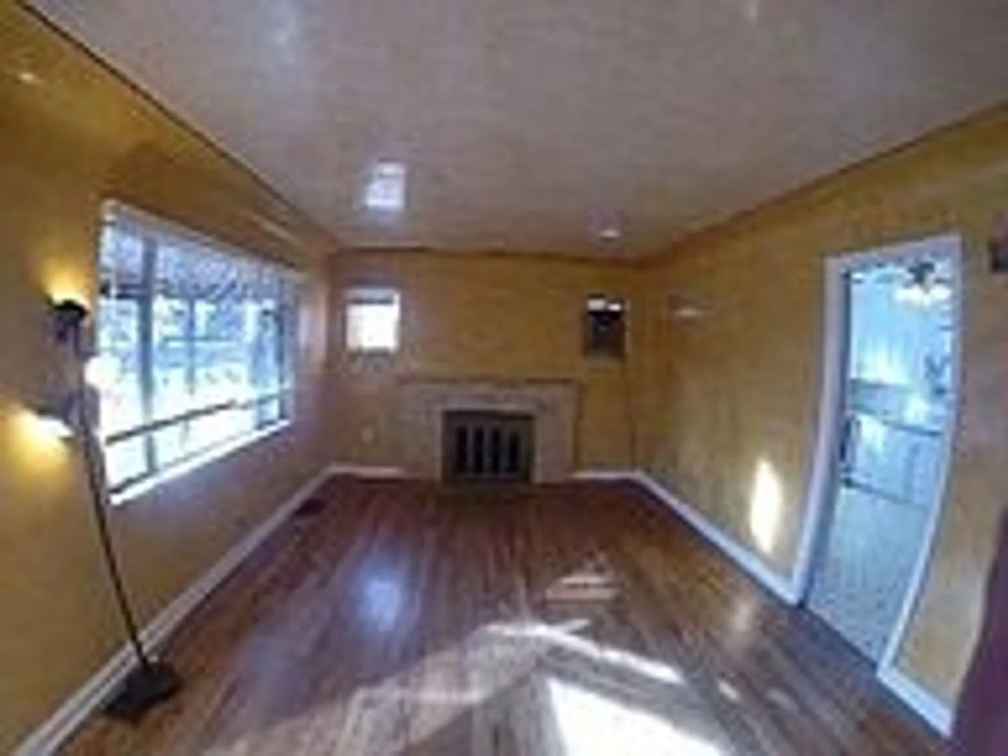 Charming 4BR Duplex in Englewood — Photo 2