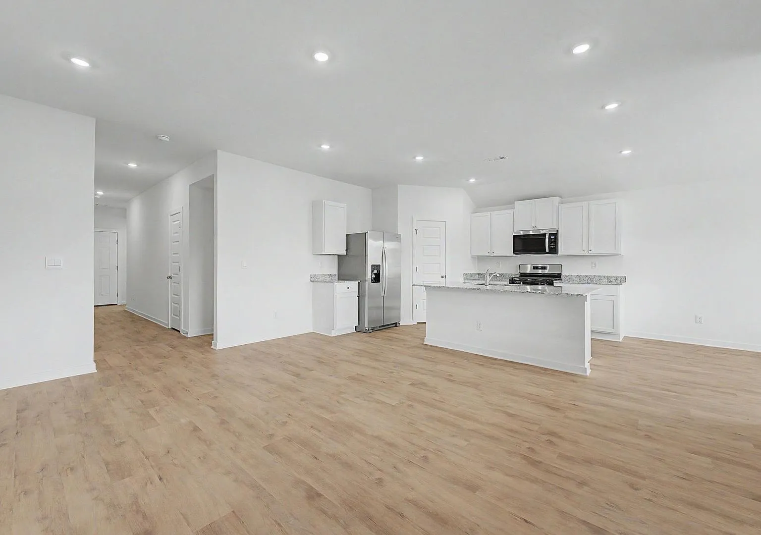 Brand new home awaits you! — Photo 3