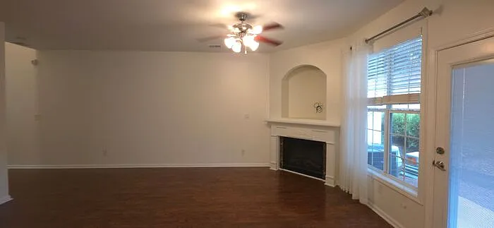 561 Woodland Park Ter — Photo 4