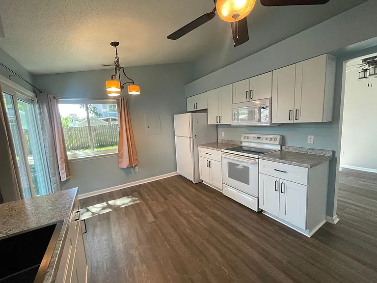 846 Crashaw St — Photo 16