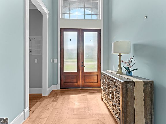 4th image of 102 Country Ct