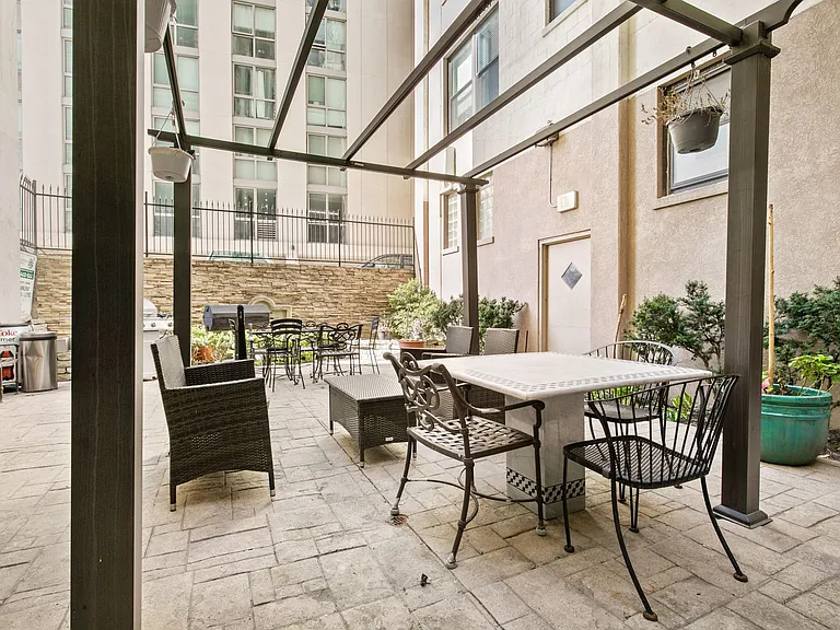 The Legacy HB at Clarendon Park — Photo 8