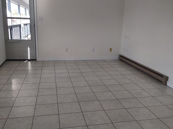 3rd image of 216 Glenda Dr #6