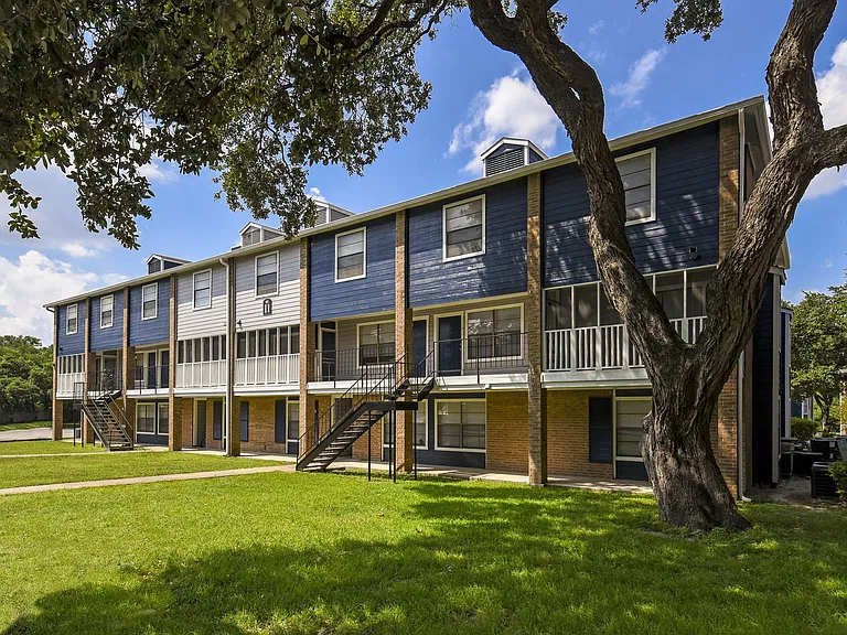 Remington House Apartments — Photo 8