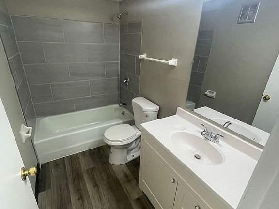 3rd image of 1710 Elder St APT 102