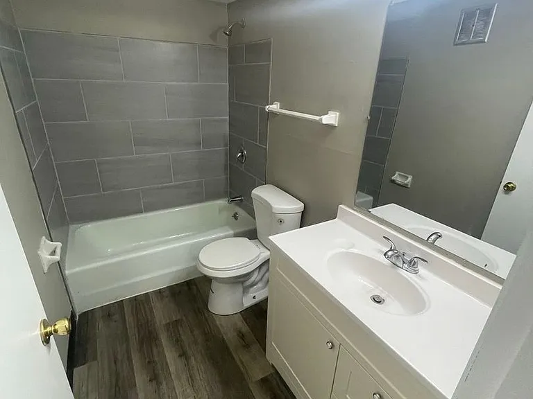 1710 Elder St. (10 Unit) — Photo 3
