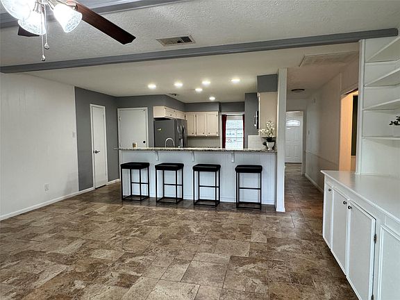 2nd image of 722 Seafoam Rd