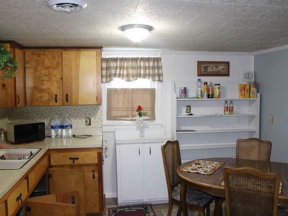 5th image of 218 Tamarac Dr