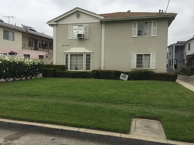 15003 Dickens St — Photo 9