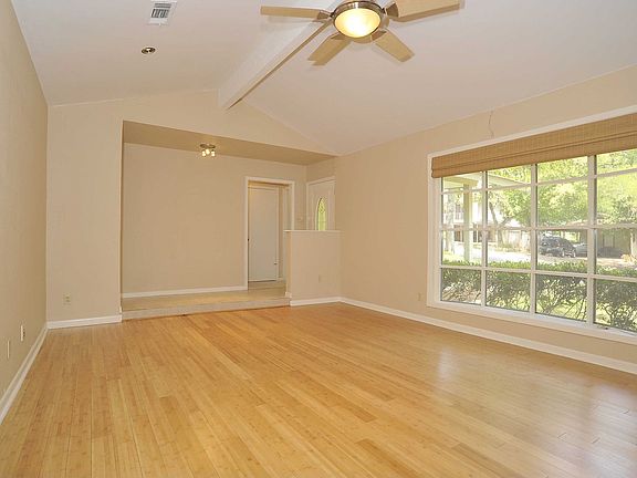 Living room 02