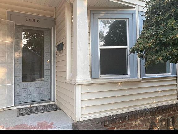 4th image of 1235 32nd St #F