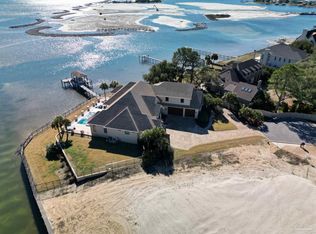 37 Lakeside Dr, Pensacola, FL 32507