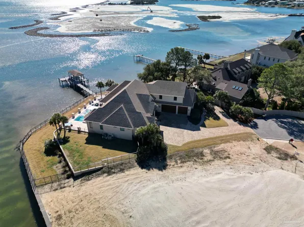 37 Lakeside Dr, Pensacola, FL 32507