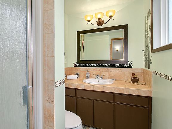 4th image of 15554 Juanita Dr NE
