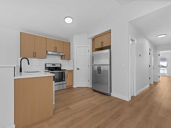 4th image of 207 W Coral Springs Cir NE